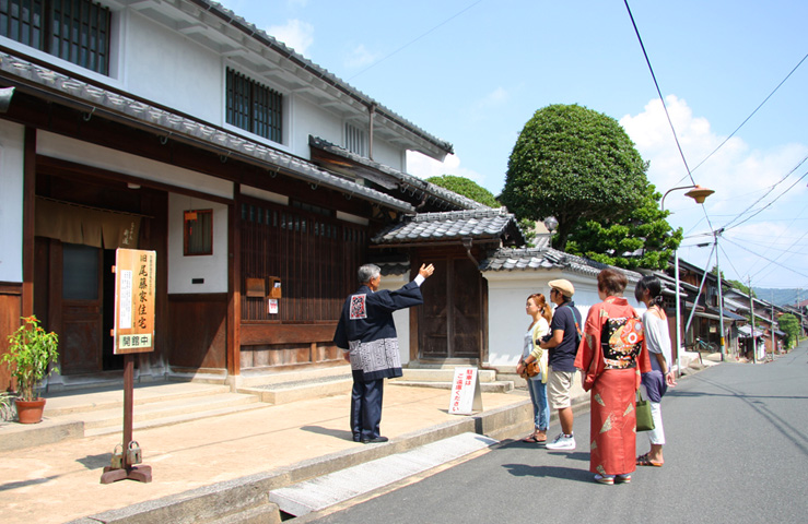 織元・豪商のお屋敷をたずねる
ひな祭りとちりめん街道まち歩きの旅