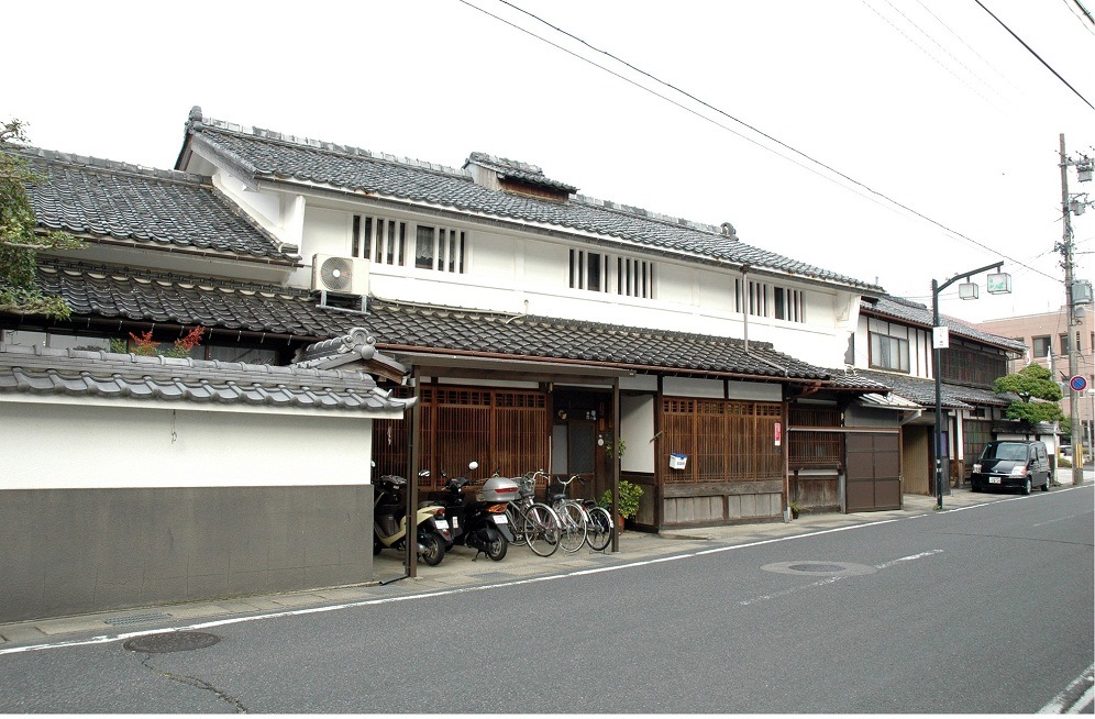 ちりめんの道の機屋の町並み