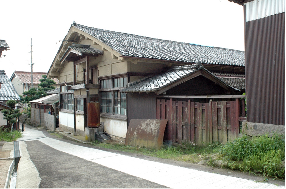 西山機業場の建物群