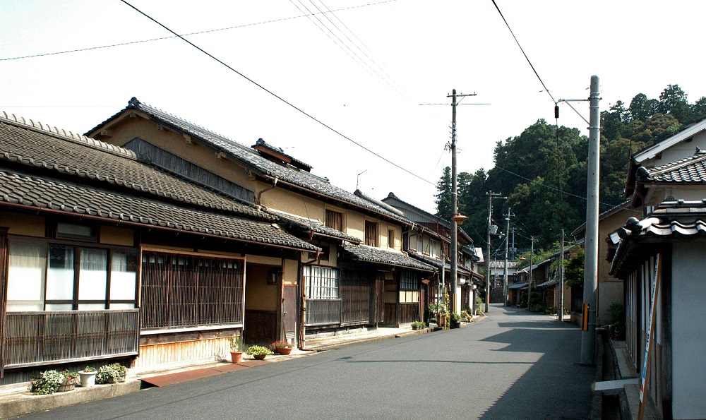 Rue de Chirimen (crêpe en soie) (District de préservation des architectures traditionnelles de Kaya de la ville de Yosano)