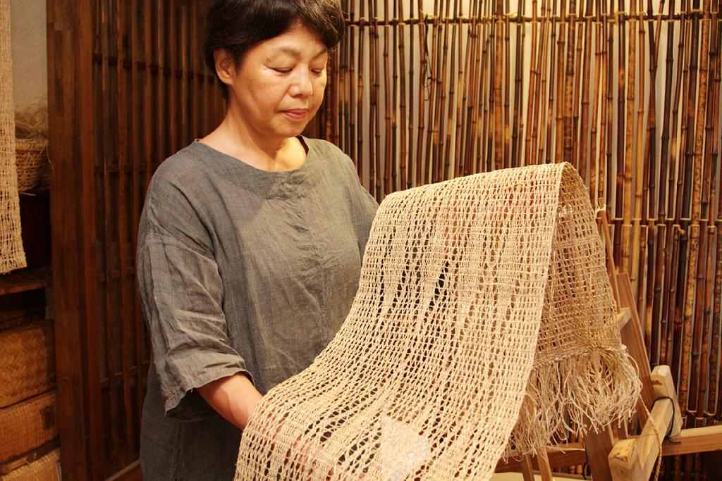 丹後に残る伝統技術「藤織り」