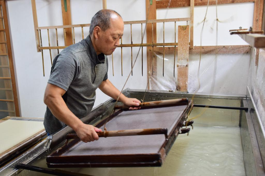 「和の源流」豊かな自然で和紙作り
