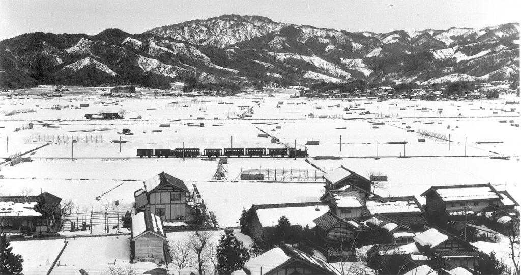 地域産業の発展に貢献　　丹後ちりめん、鉱石を運んだ「加悦鉄道」