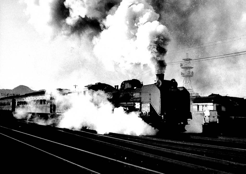 阪鶴鉄道が開業