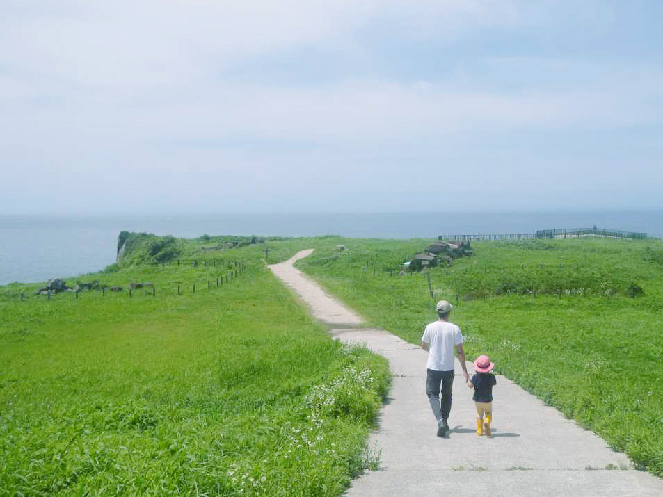 日本海を一望！絶景スポットに立ち寄る