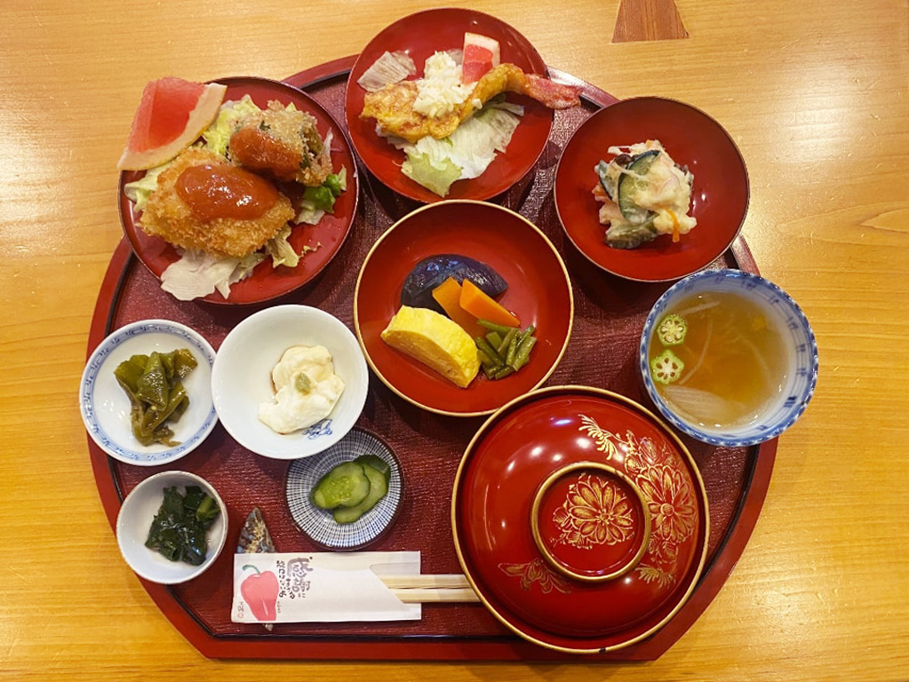 口に運ぶたびに新しい発見がある小鉢のお膳
