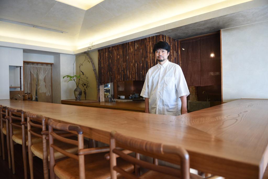 おいしさを追求　薪火の料理に注力