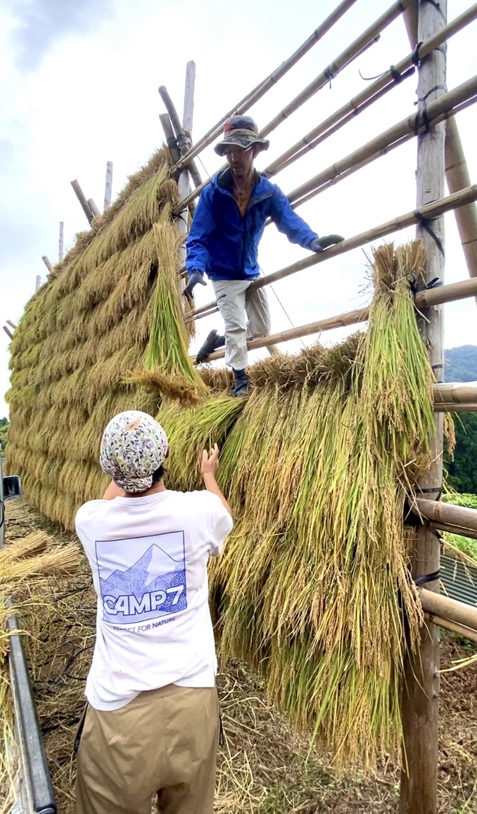 原料米は移住組「チャントセヤファーム」の育てる米