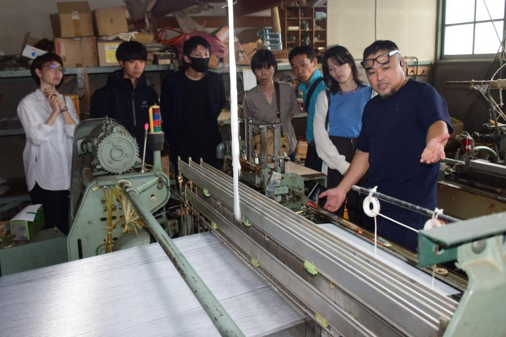 ポリエステルで世界的に珍しい織物