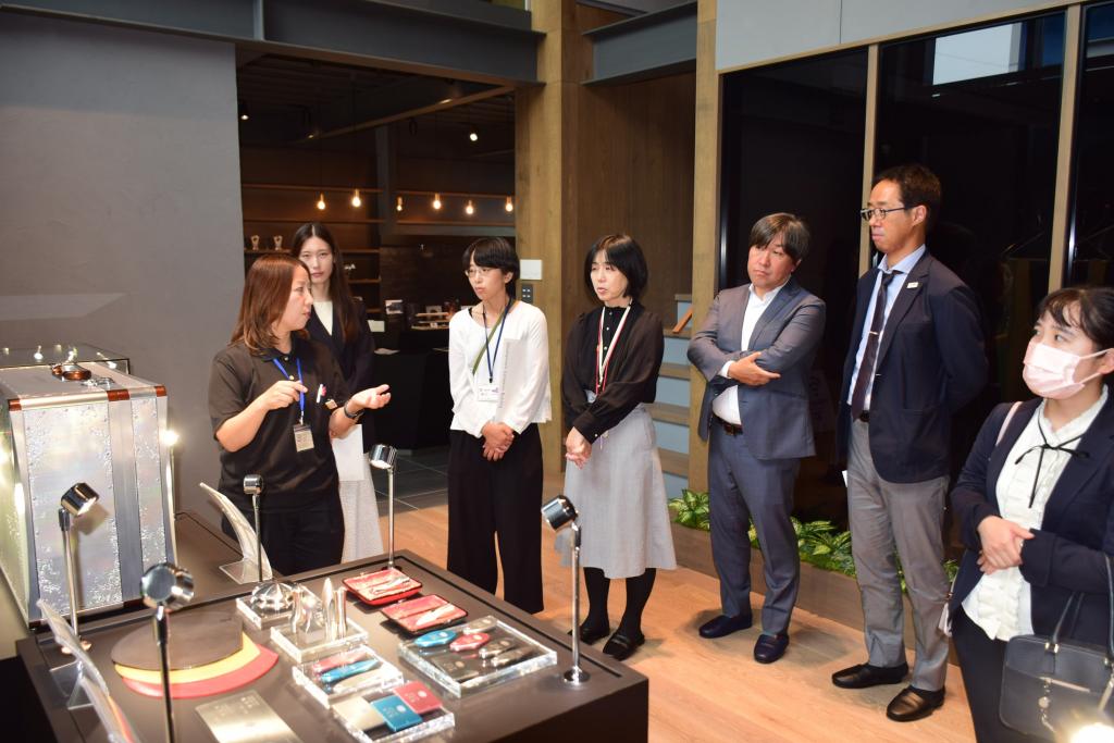 「縁」で広がる金属製品