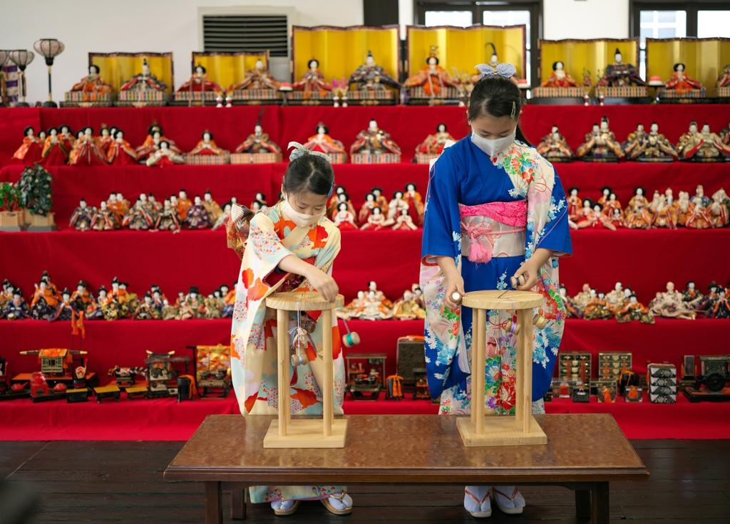 旧加悦町役場庁舎で組紐体験