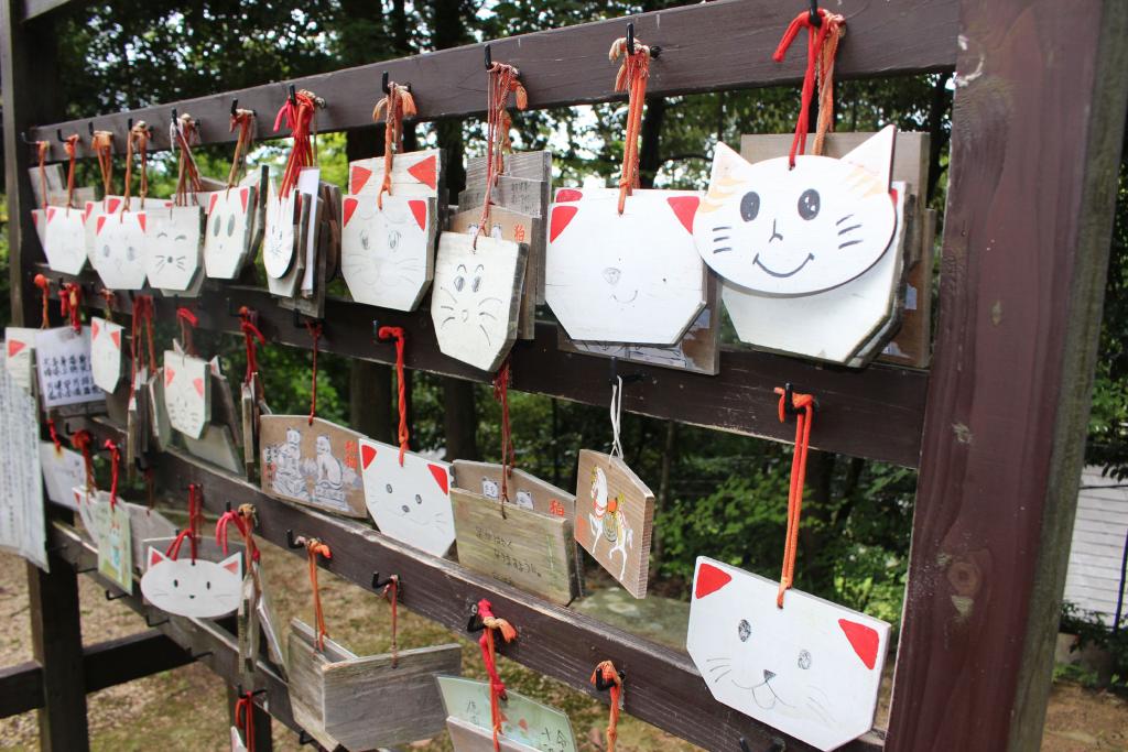 絵馬は猫の顔