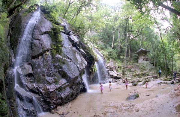 Kanabiki Waterfall 1