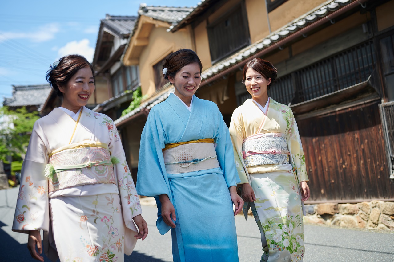 Chirimen Silk and Kimono Wearing Experience Yosano, Kyoto
(ultimate refinement) 4