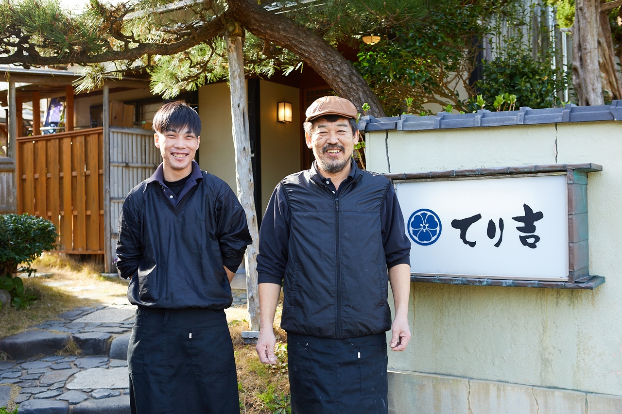 左／坂下泰宗氏（スタッフ）、右／齊藤修司氏（地ガニ専門・生簀料理 てり吉オーナー）