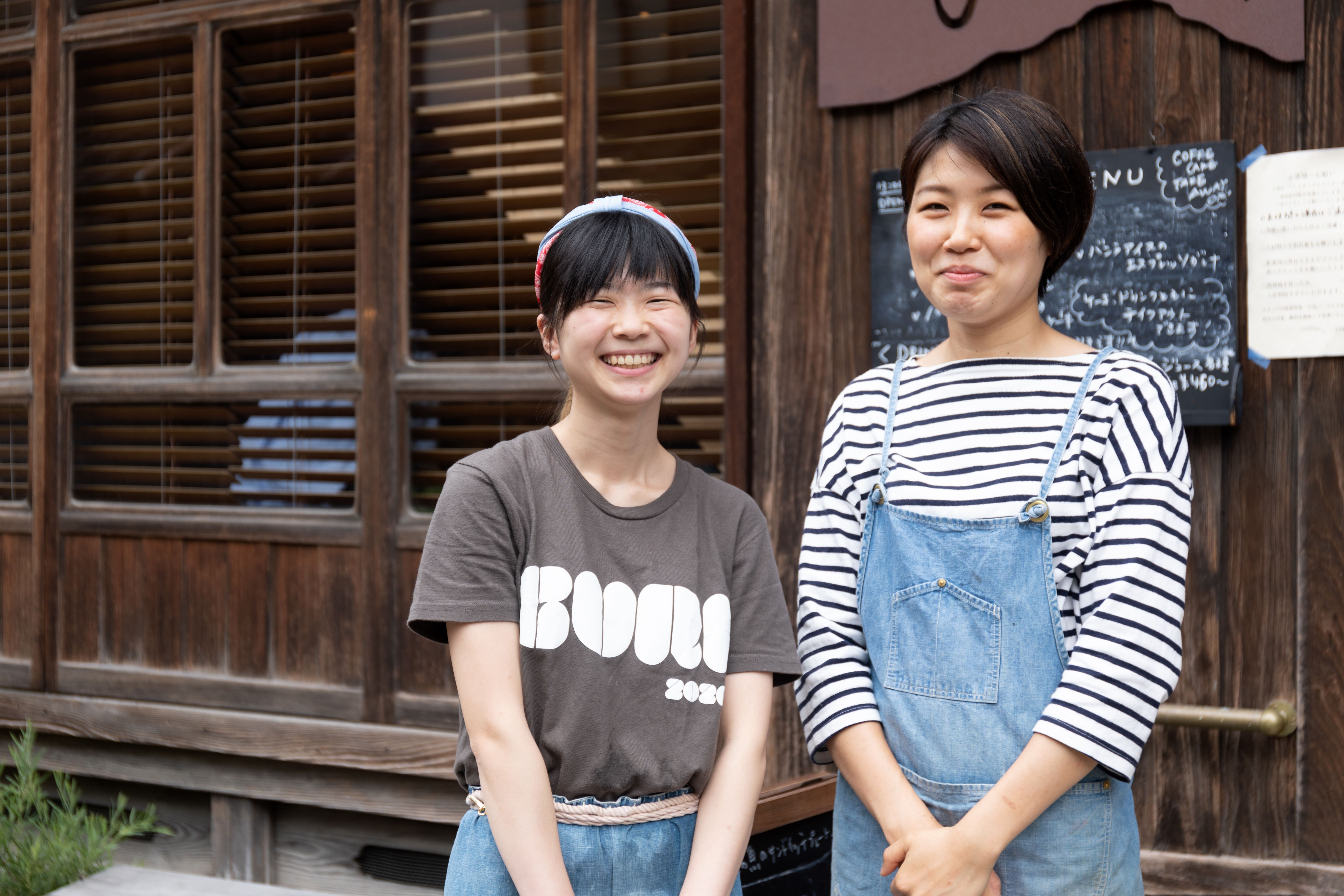 オーナー當間 千明 氏とスタッフ上野　夏美 氏