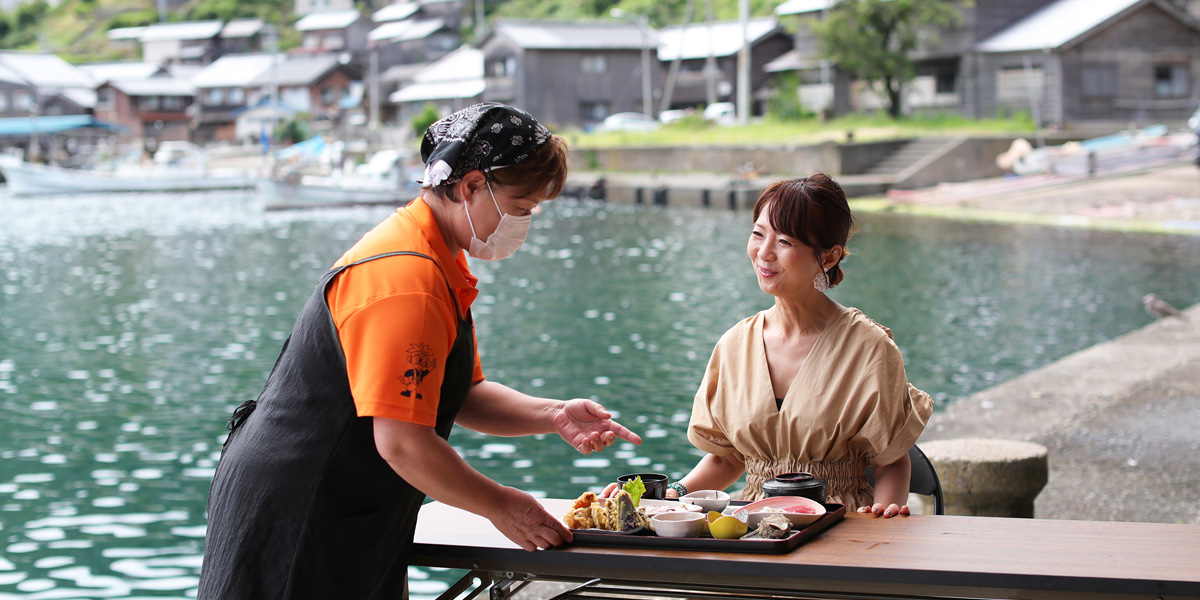 【魚屋は朝の漁港　伊根浦暮らし探検】