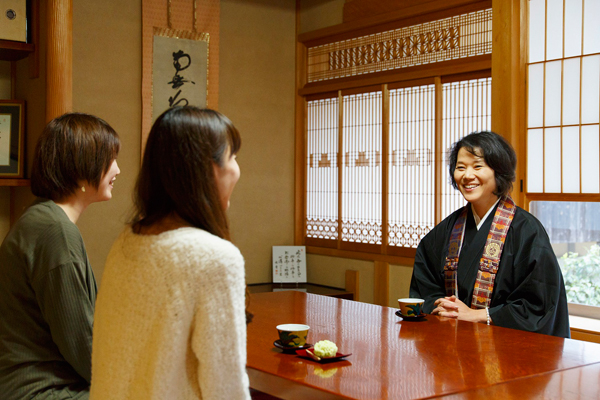 ちりめん街道のお寺で女子限定の茶話会とまち散歩(浄福寺)