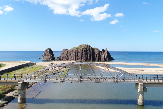 間人（たいざ）の立岩