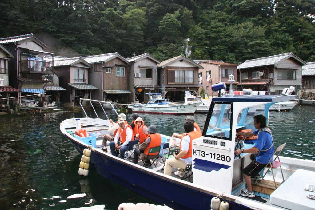 伊根の舟屋を海上から楽しむ　海上タクシー乗船