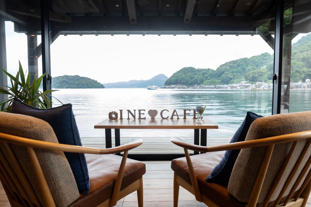 伊根町観光交流施設「舟屋日和」内　INE CAFE