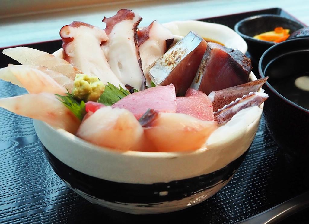 宮津でとれた魚の海鮮丼（傘松公園内）