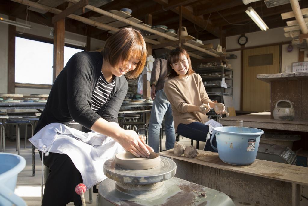 手びねり・ろくろで自由に陶芸体験