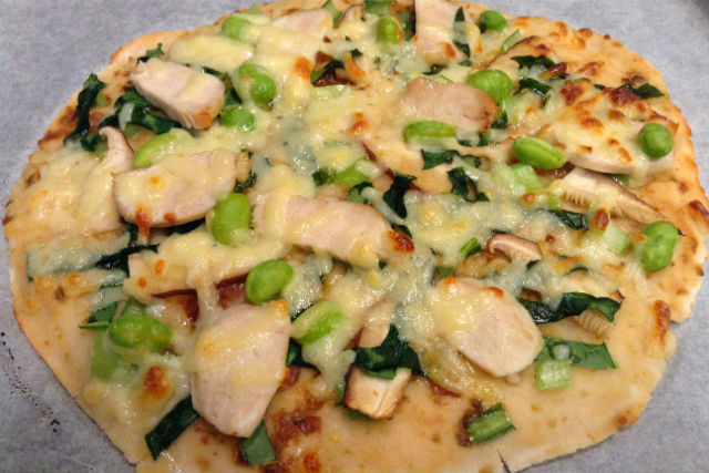季節の野菜と上林鶏を使った米粉ピザづくり