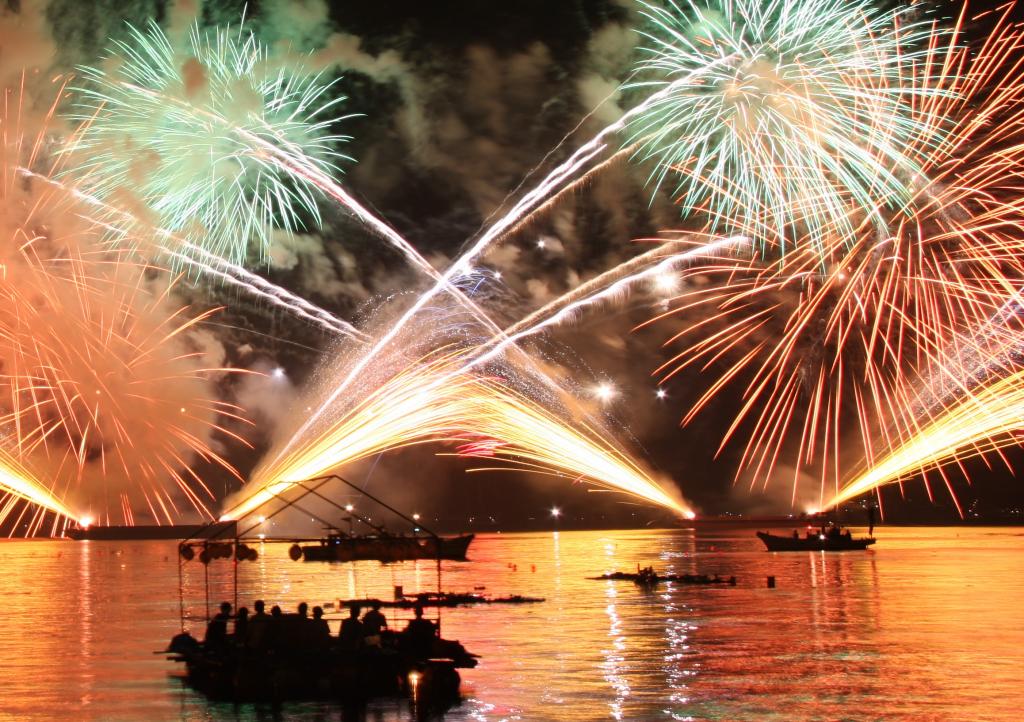 宮津燈籠流し花火大会