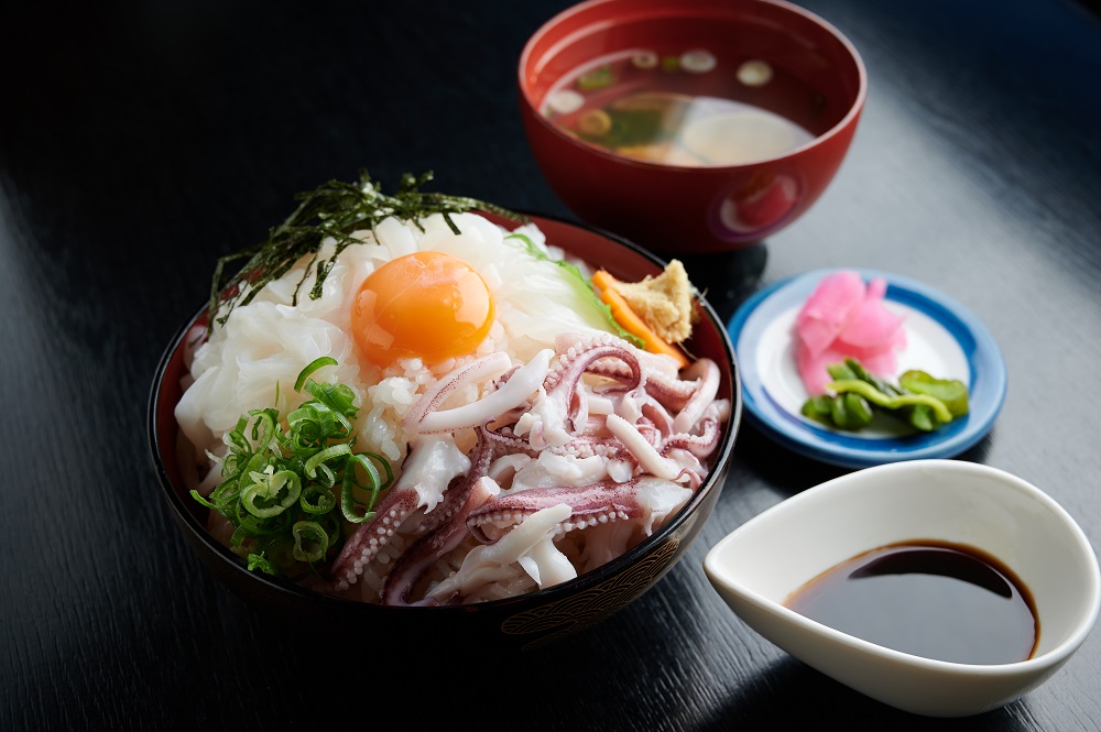 地イカの贅沢丼（要予約）