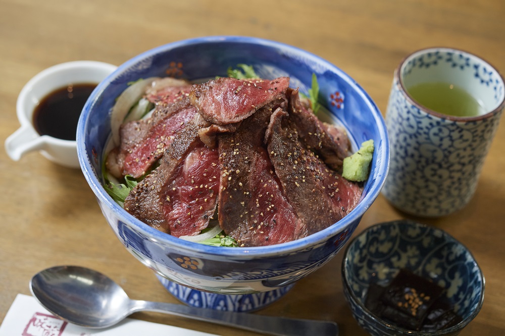 和牛 ステーキ丼