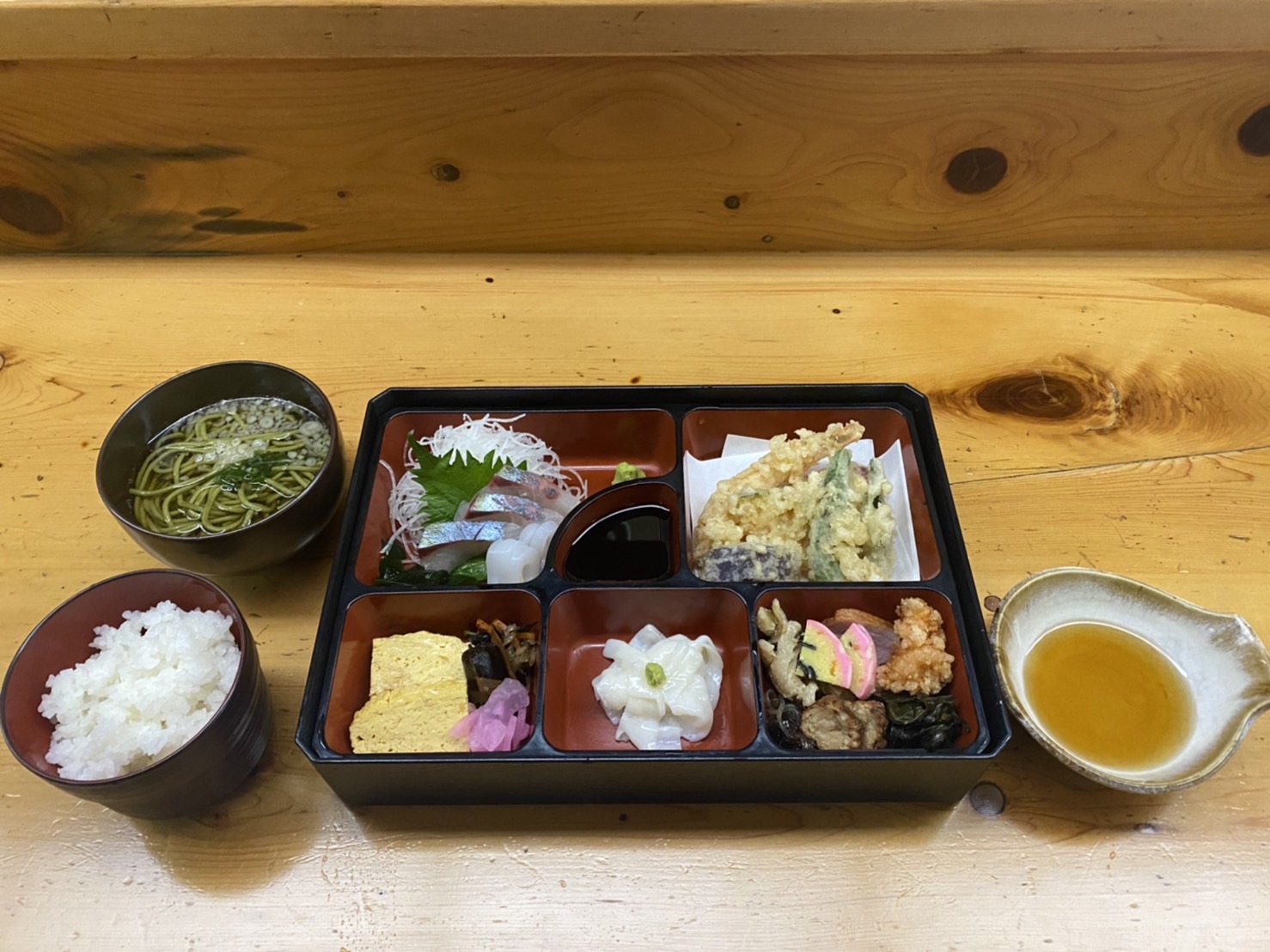 お昼限定メニュー　お弁当　松