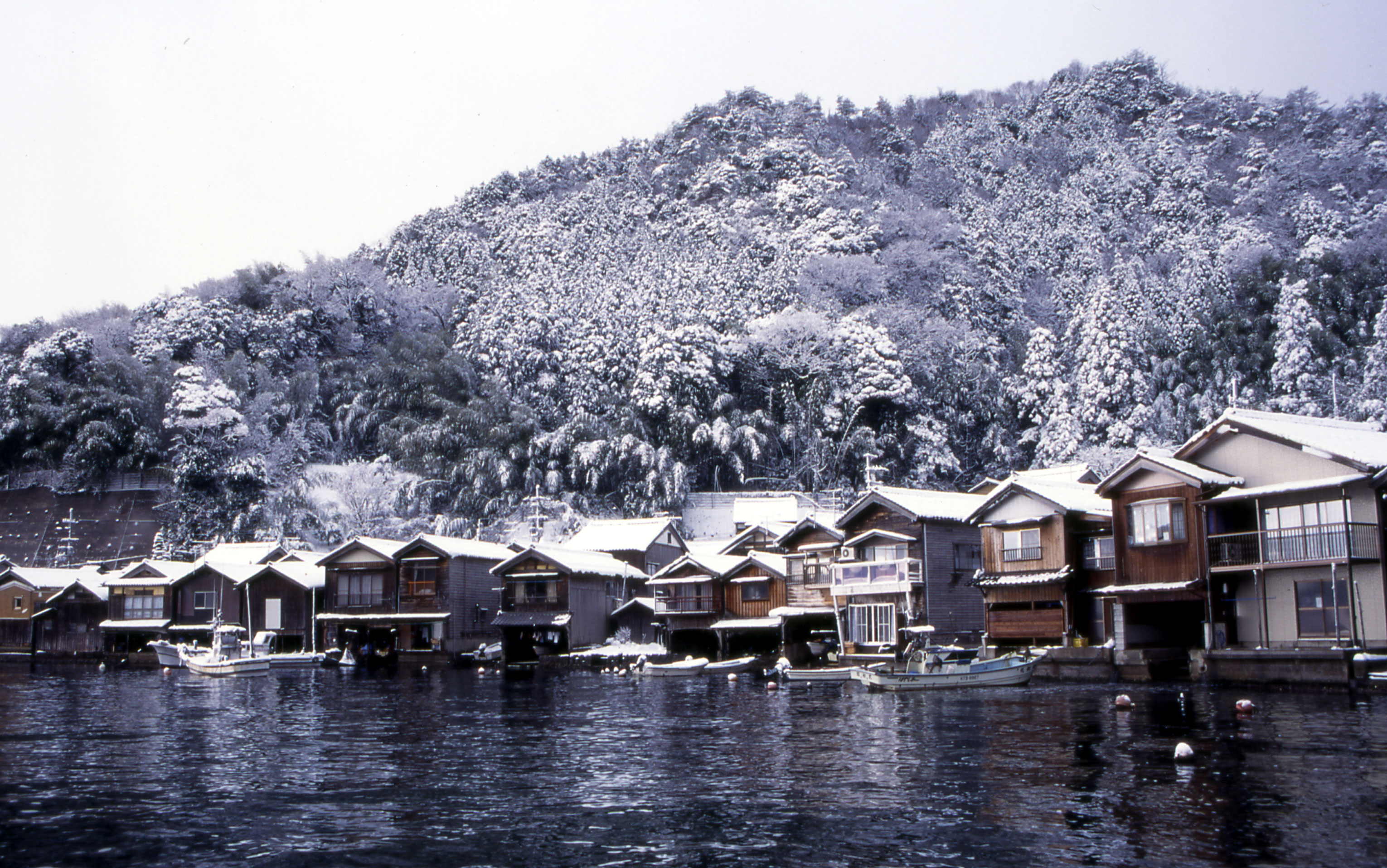 「雪の舟屋群」①