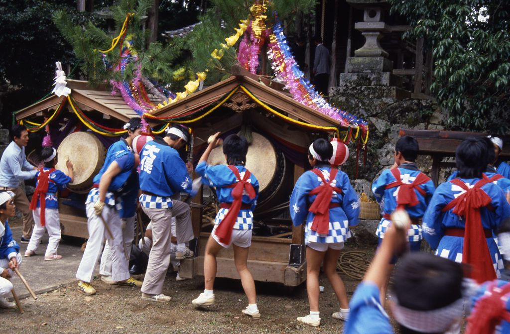 「地頭太鼓・大俣太鼓」(府無形文化財）