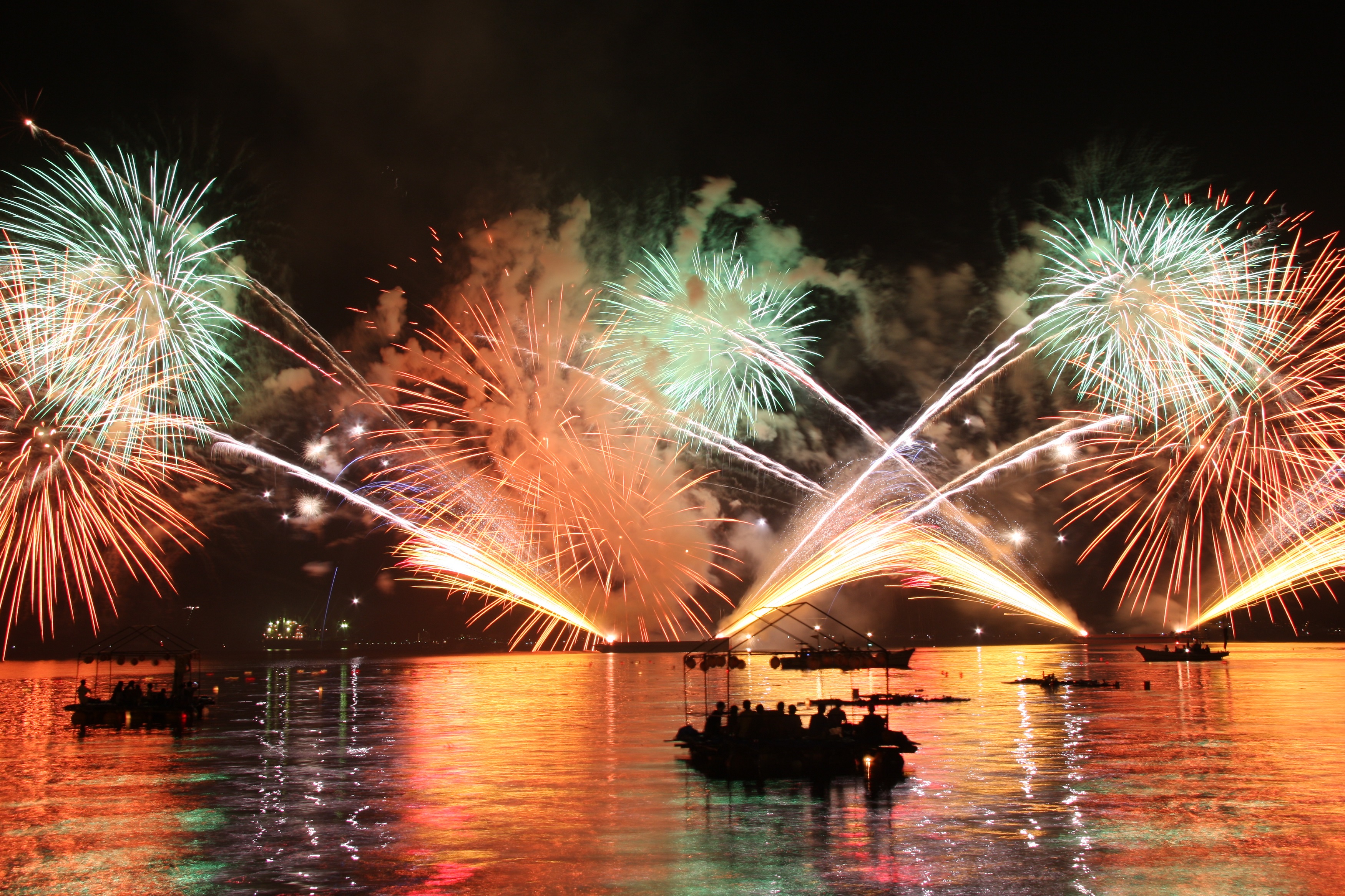 宮津燈籠流し花火大会