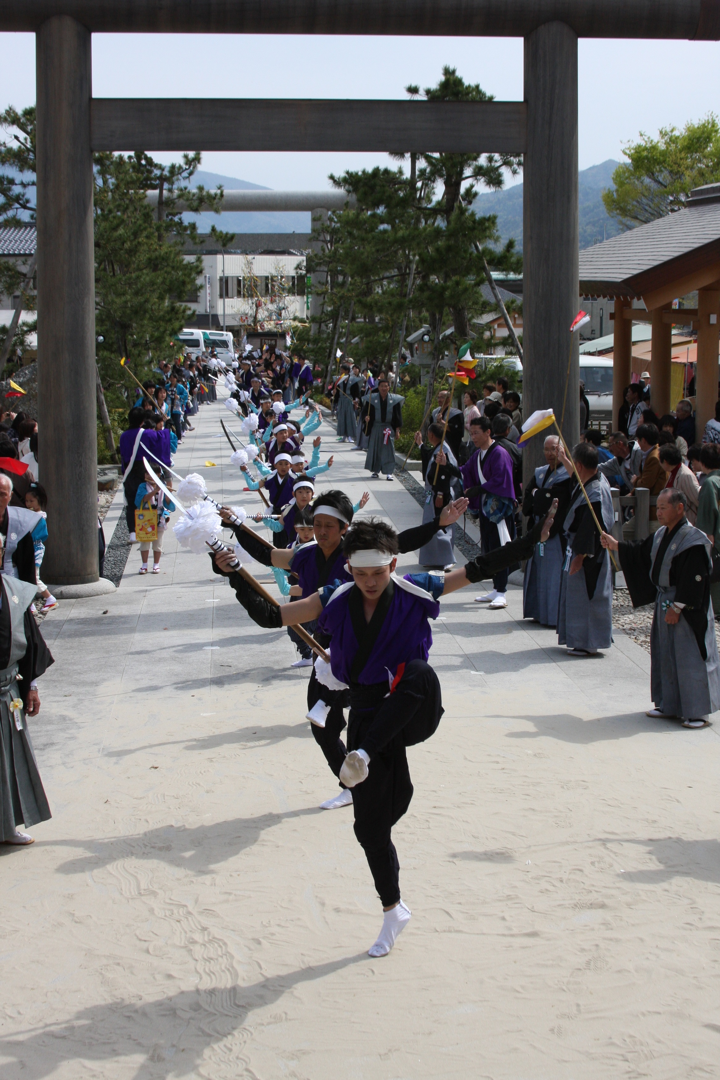 葵祭の太刀振り（元伊勢籠神社）