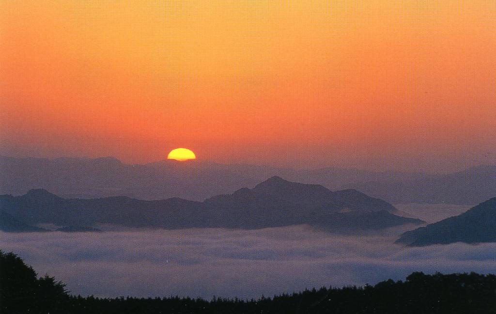 金光寺と三岳山