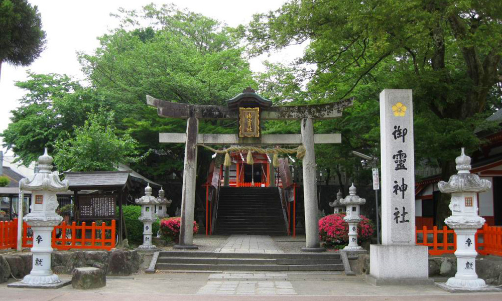 御霊神社