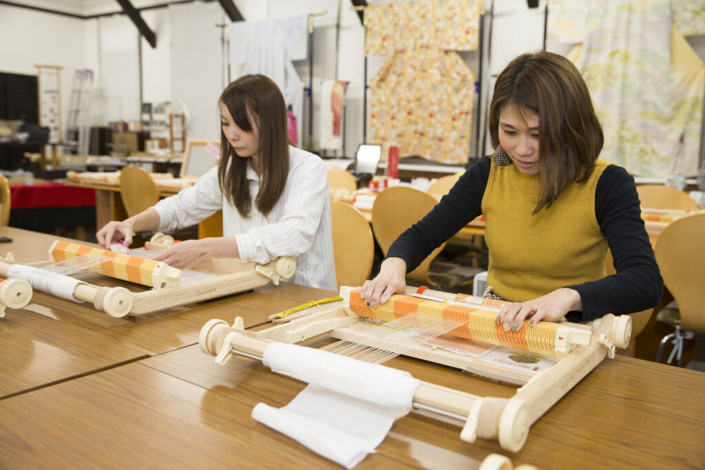 シルク100%!手織りのコースターづくり