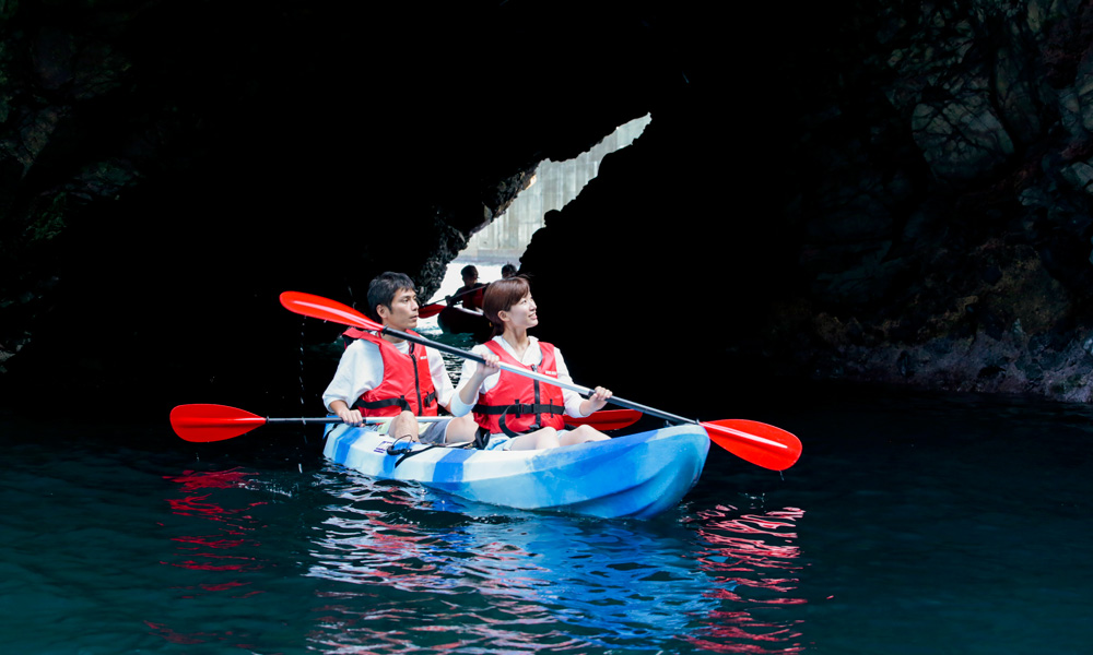 伊根町／「浦島太郎伝説の地で」 伊根シーカヤック体験
